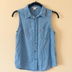 Levi’s sleeveless button down top